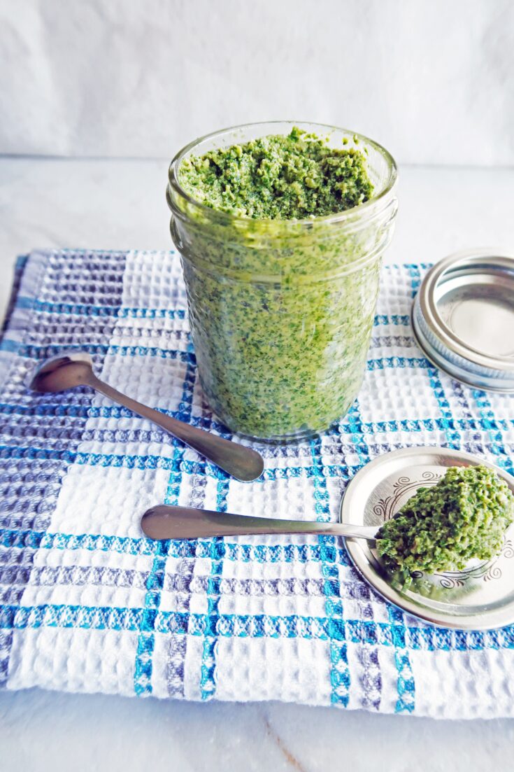 5 Minute Kale Walnut Pesto